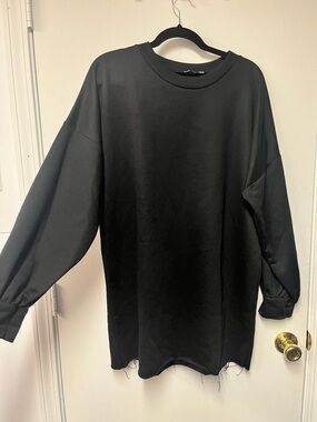 Boohoo Black Pullover Sweatshirt Dress with Crew Neck